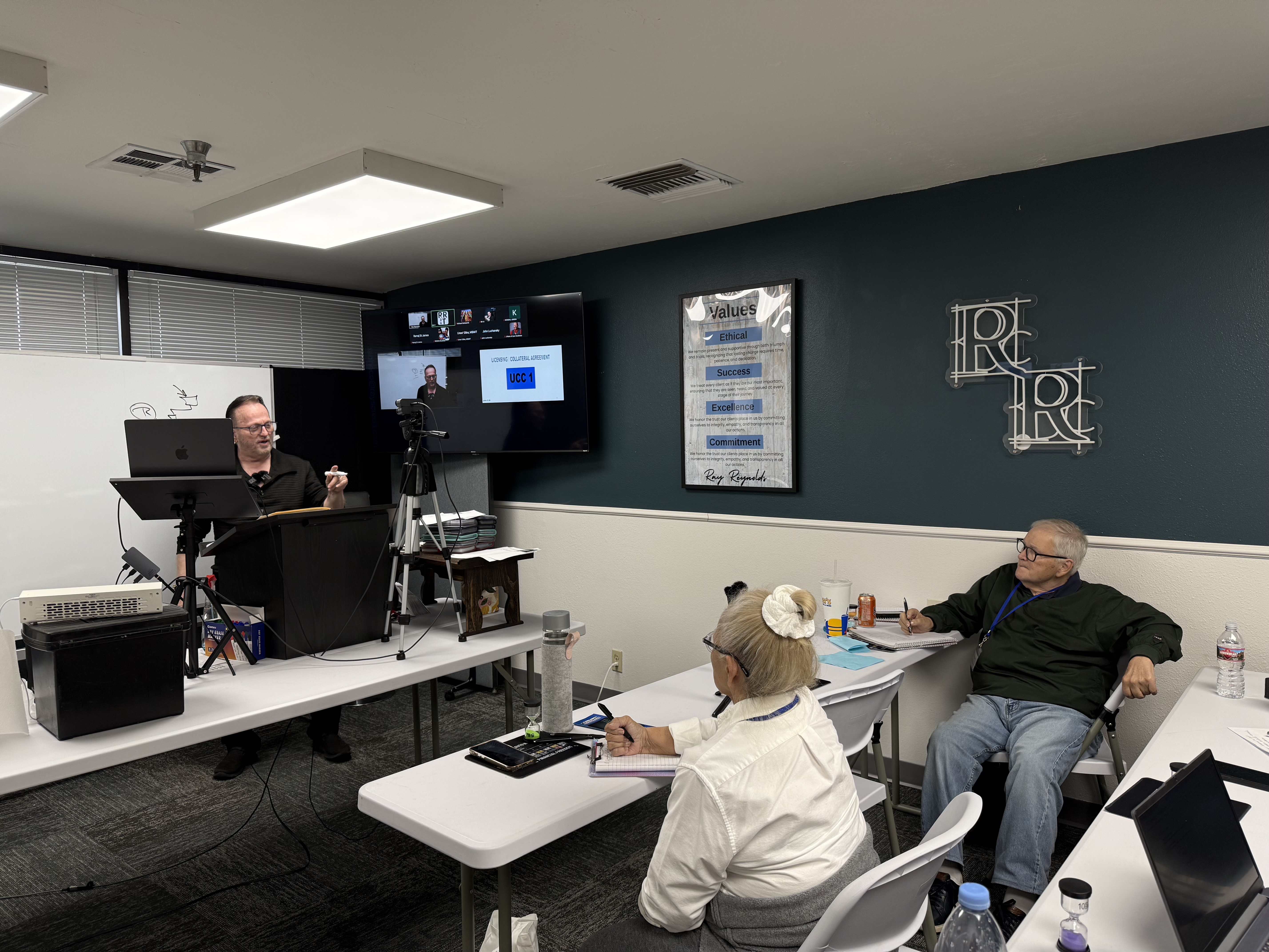 Ray Reynolds leading a credit strategy classroom session